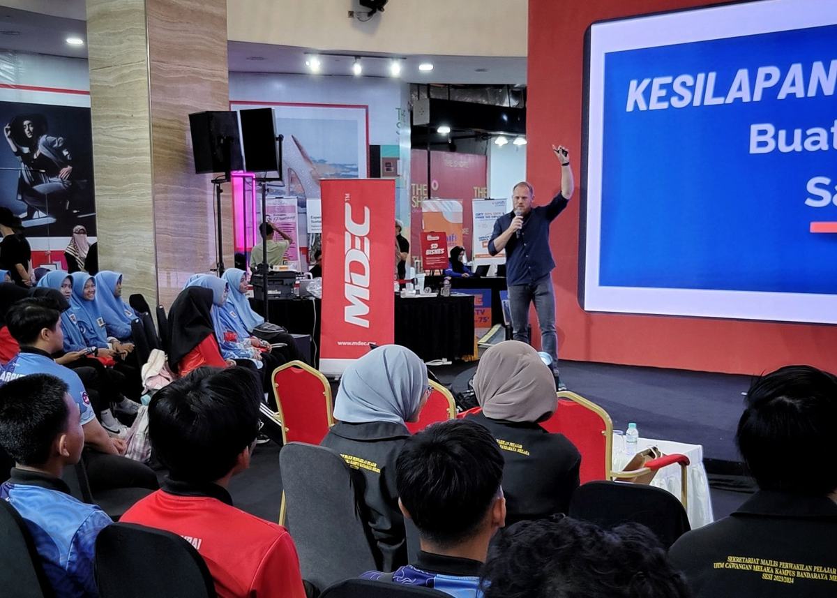 Rhys William speaking at an MDEC event